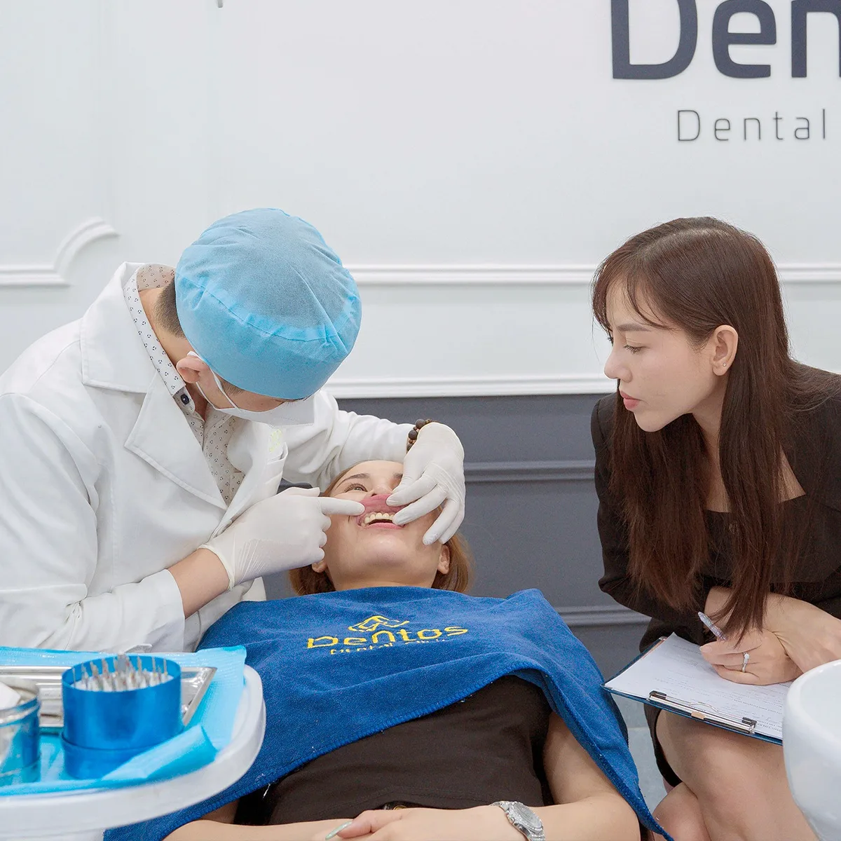 Đội ngũ bác sĩ chuyên môn cao, công nghệ hiện đại rút ngắn thời gian bọc sứ